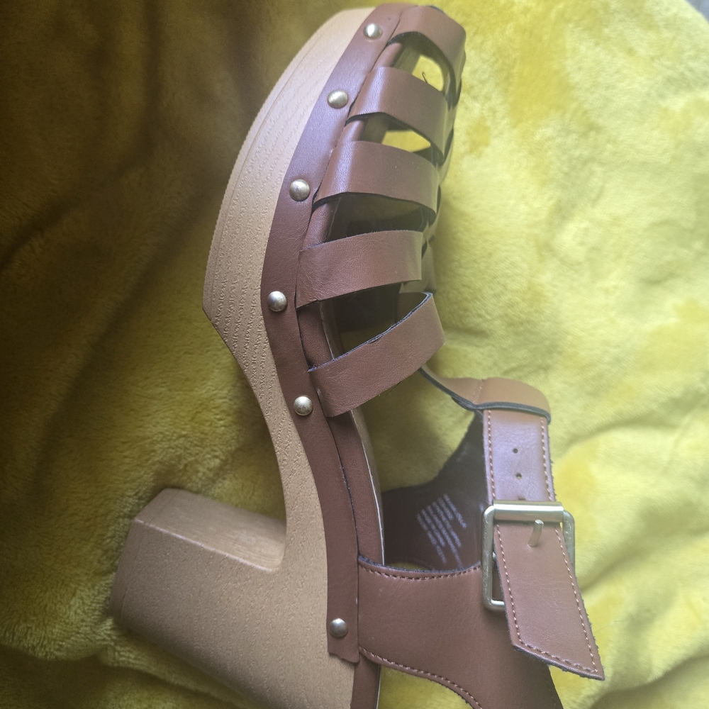 Elegant Tan Platform Sandals